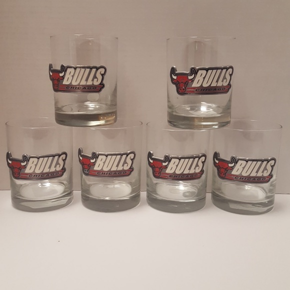 Chicago Bulls Metal Logo 6 Piece Bar Glass Set - Picture 3 of 5